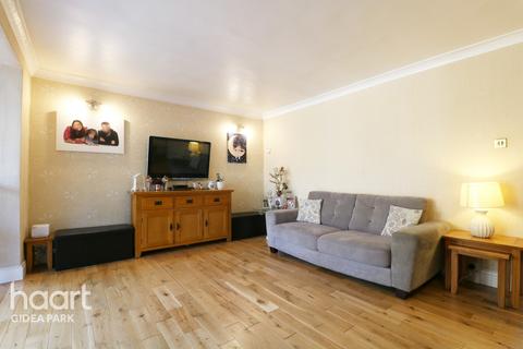 35 Masefield Close, Romford, RM3 7PP