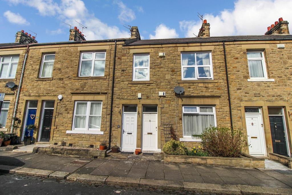 Broomfield Road, Gosforth, Newcastle... 2 bed flat £700 pcm (£162 pw)