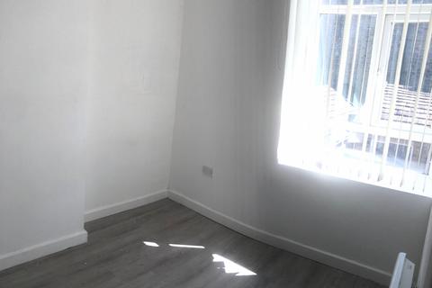 2 bedroom flat to rent, 32a  Commercial Street, Shipley, West Yorkshire, BD18