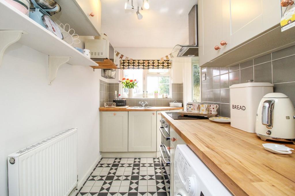 Silver Street, Stevington, Bedford 2 bed cottage £240,000