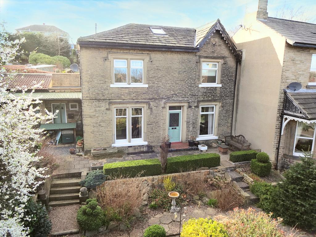 Newlands, 86 Huddersfield Road, Brighouse HD6 3RD 3 bed detached house