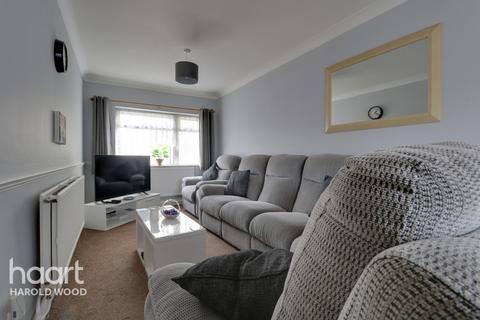 10 Chippenham Walk, Romford, RM3 8JA