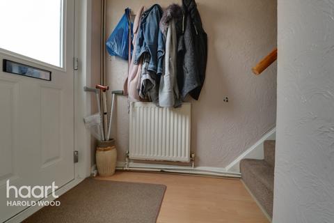 10 Chippenham Walk, Romford, RM3 8JA