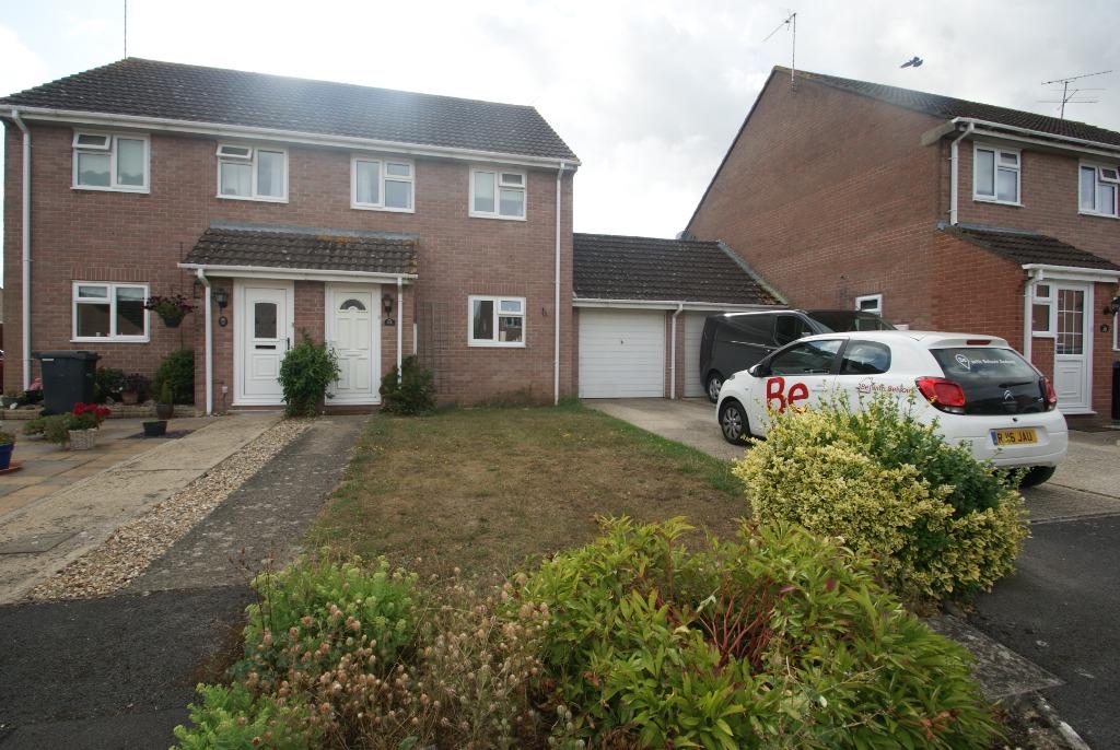 Rowan Close, Durrington, SP4 2 bed semidetached house to rent £850