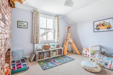 17 Alpha Road, Chobham, Woking, GU24 8NE