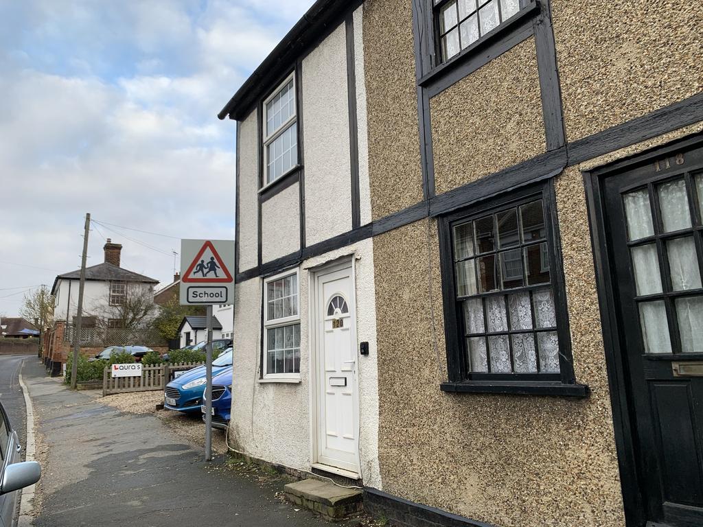 Church Street, Bocking CM7 2 bed end of terrace house £895 pcm (£207 pw)
