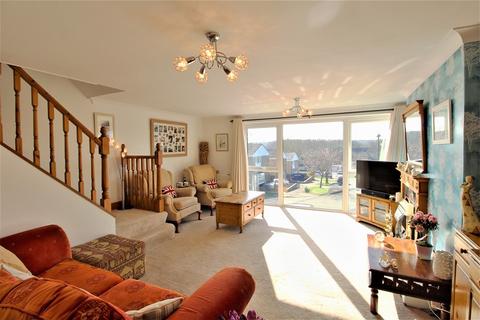 17 Arden Road, Furnace Green, Crawley, RH10 6HL