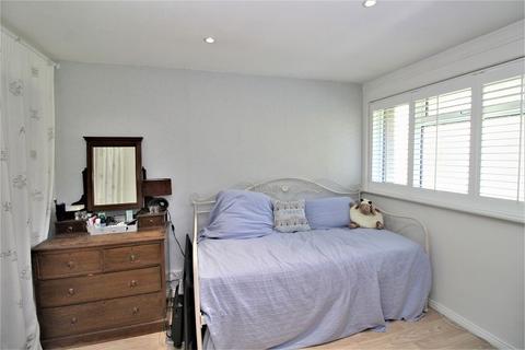 17 Arden Road, Furnace Green, Crawley, RH10 6HL