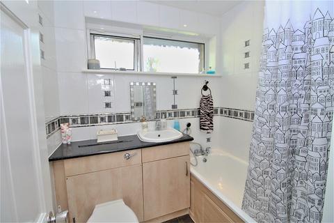 17 Arden Road, Furnace Green, Crawley, RH10 6HL