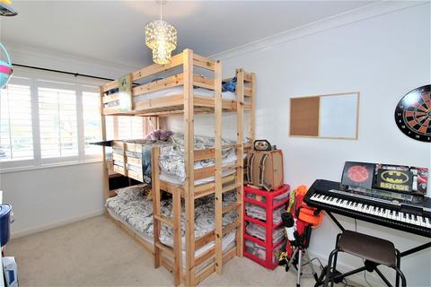 17 Arden Road, Furnace Green, Crawley, RH10 6HL