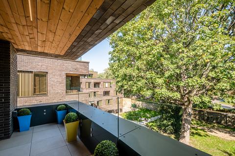 13, Wyles House Prodigal Square, London, E8 1FU