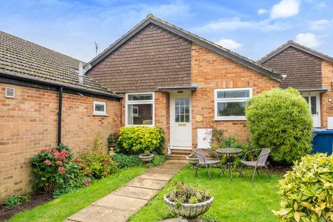 2 bedroom bungalow for sale, Parfitts Close, Farnham, Surrey, GU9