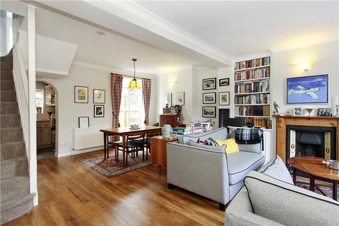 2 bedroom end of terrace house to rent, Thornton Road, SW19