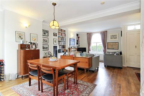 2 bedroom end of terrace house to rent, Thornton Road, SW19