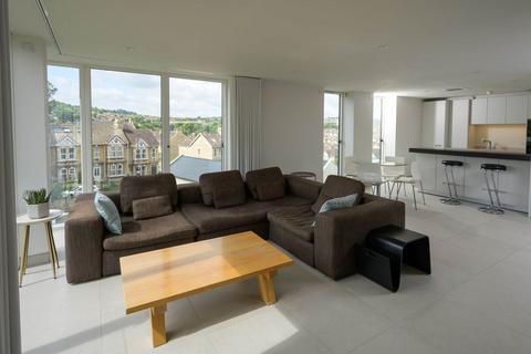 2 bedroom apartment to rent, Upper Oldfield Park
