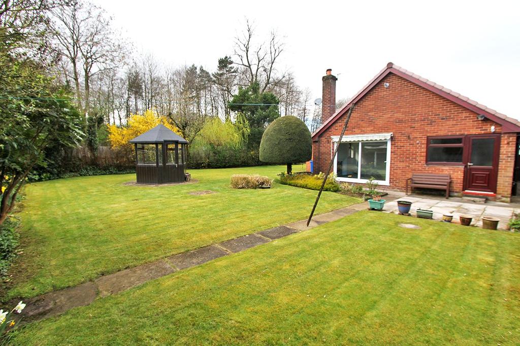 Woodfield Crescent, AshtoninMakerfield, Wigan, WN4 9NB 3 bed detached