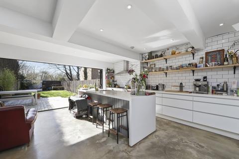82 Grosvenor Road, London, W7 1HJ