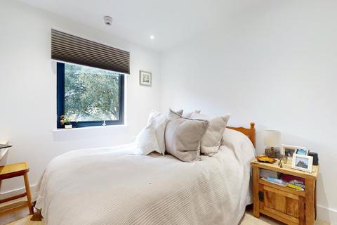 18, Skylark Court, 33 Pipit Drive, London, SW15 3AW