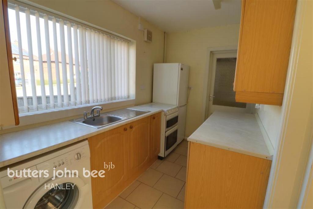 Waterside Drive, Blurton 3 bed semidetached house £575 pcm (£133 pw)