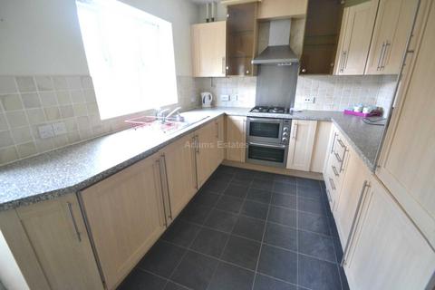 4 bedroom townhouse to rent, Cintra Close, Reading