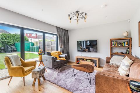 34 Hillview Road, Chislehurst, BR7 6DS