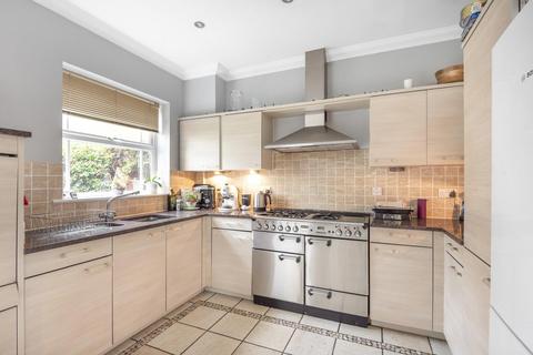 2 Rawlings Close, Beckenham, BR3 3GR