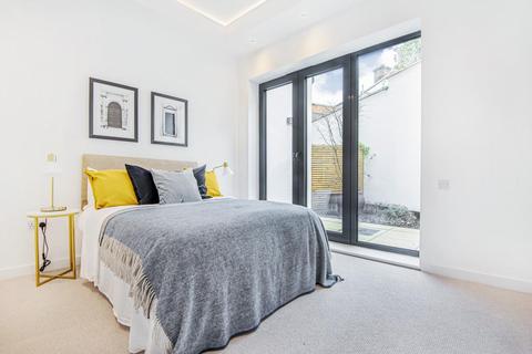 38 Crown Street, London, W3 8SB