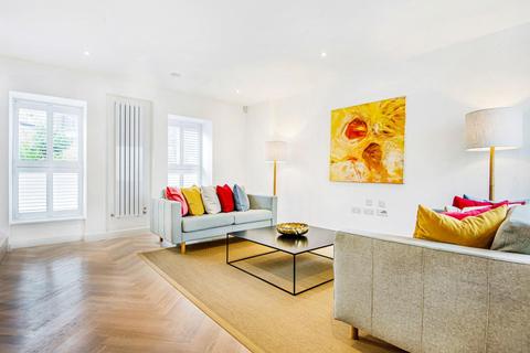 38 Crown Street, London, W3 8SB