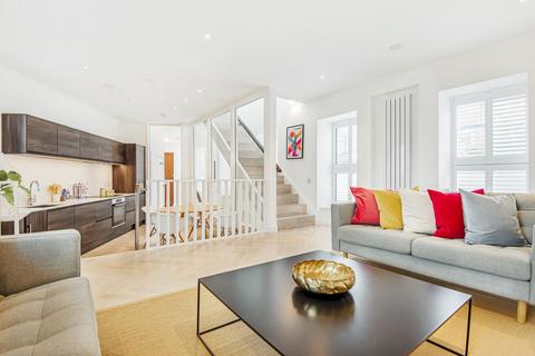 38 Crown Street, London, W3 8SB