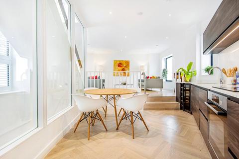 38 Crown Street, London, W3 8SB