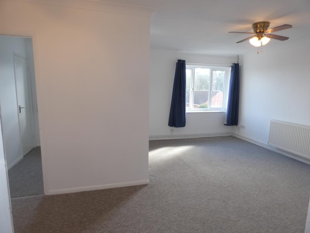 Warren Avenue, Fakenham NR21 2 bed apartment to rent £750 pcm (£173 pw)