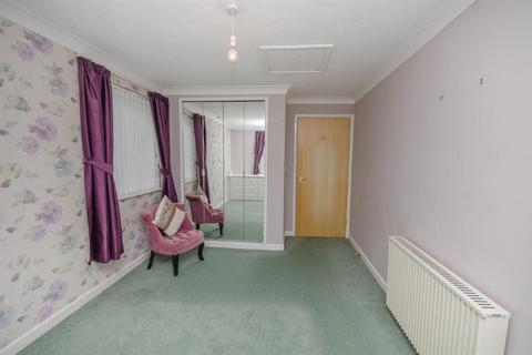 2 bedroom flat for sale - Christchurch Lane, Downend, Bristol, BS16 5TR