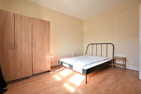 2 bedroom flat to rent, Tilling House, Nunhead Estate, Peckham, SE15