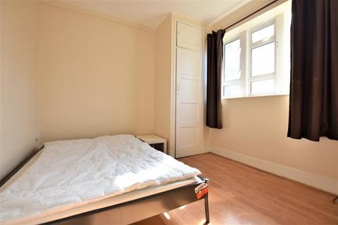 2 bedroom flat to rent, Tilling House, Nunhead Estate, Peckham, SE15