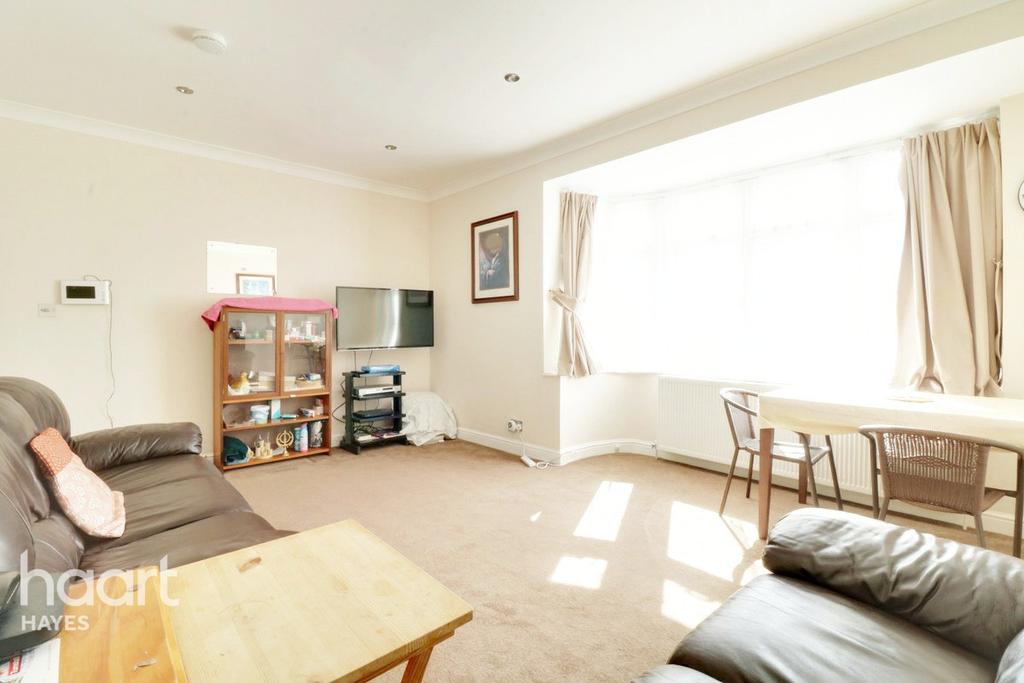 Warley Avenue, Hayes 2 bed semidetached house £450,000