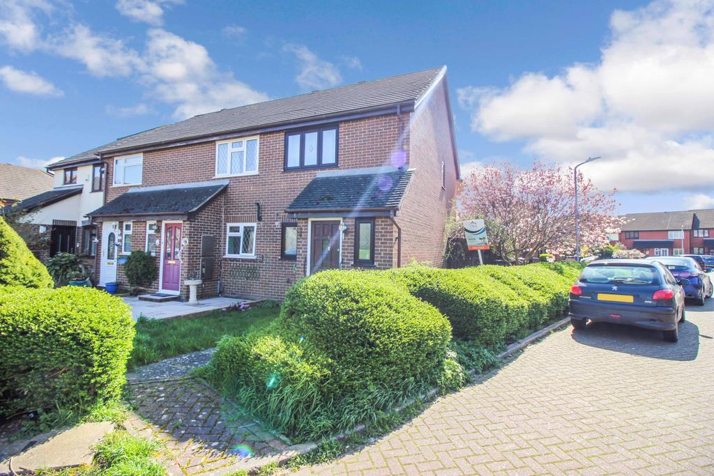 Willowside, Snodland, Kent, ME6 5QN 2 bed end of terrace house £225,000