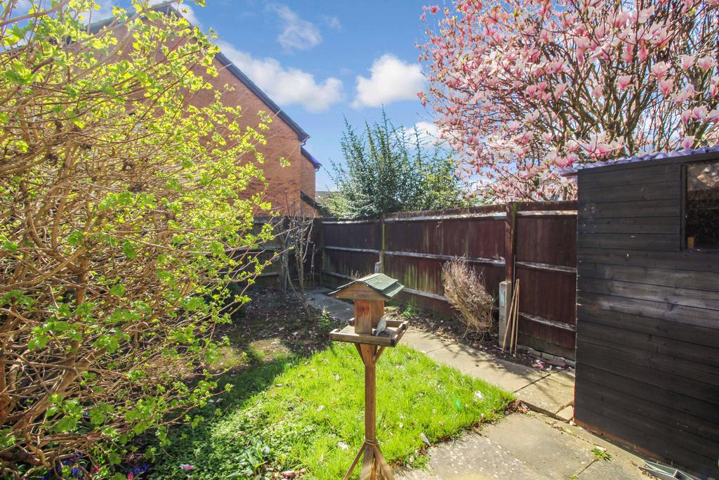 Willowside, Snodland, Kent, ME6 5QN 2 bed end of terrace house £225,000