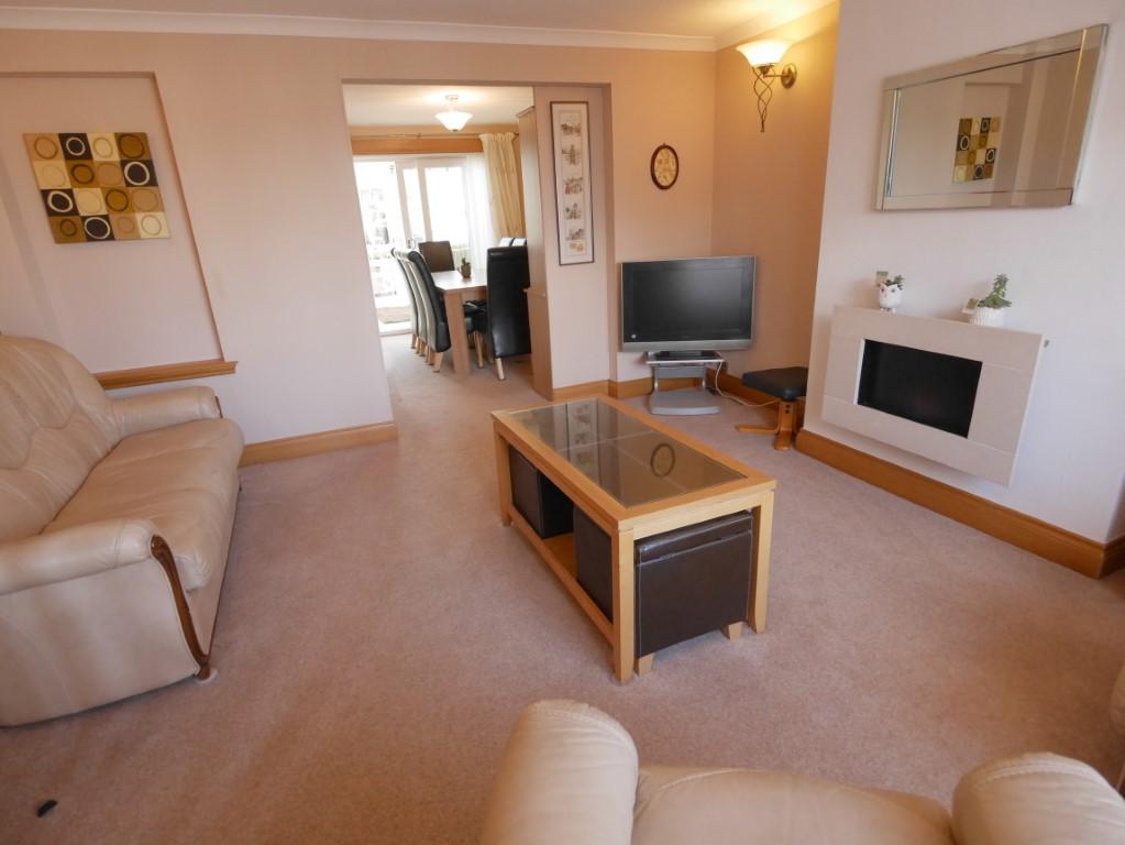 25 Loganbarns Drive, Dumfries, DG1 4BT 3 bed property £152,000