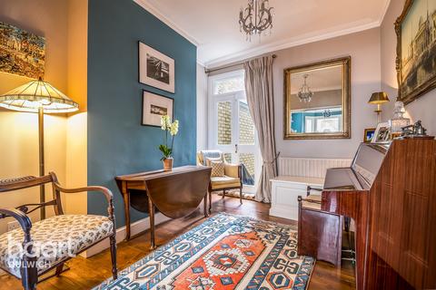 18 Worlingham Road, London, SE22 9HD