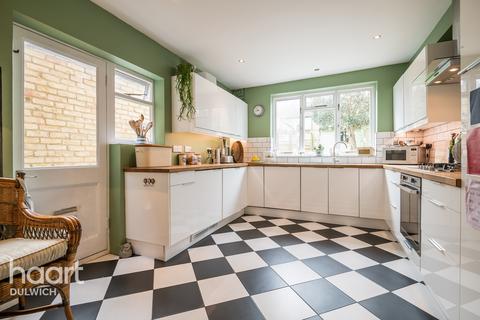18 Worlingham Road, London, SE22 9HD