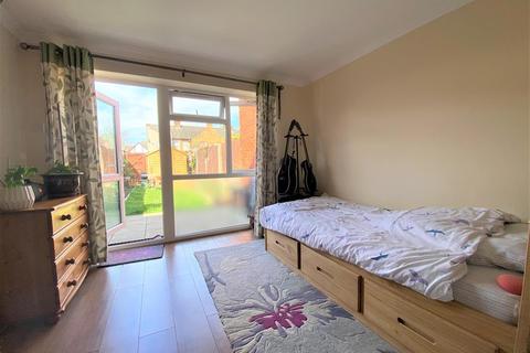4 Dawson Close, Hayes, UB3 2RH