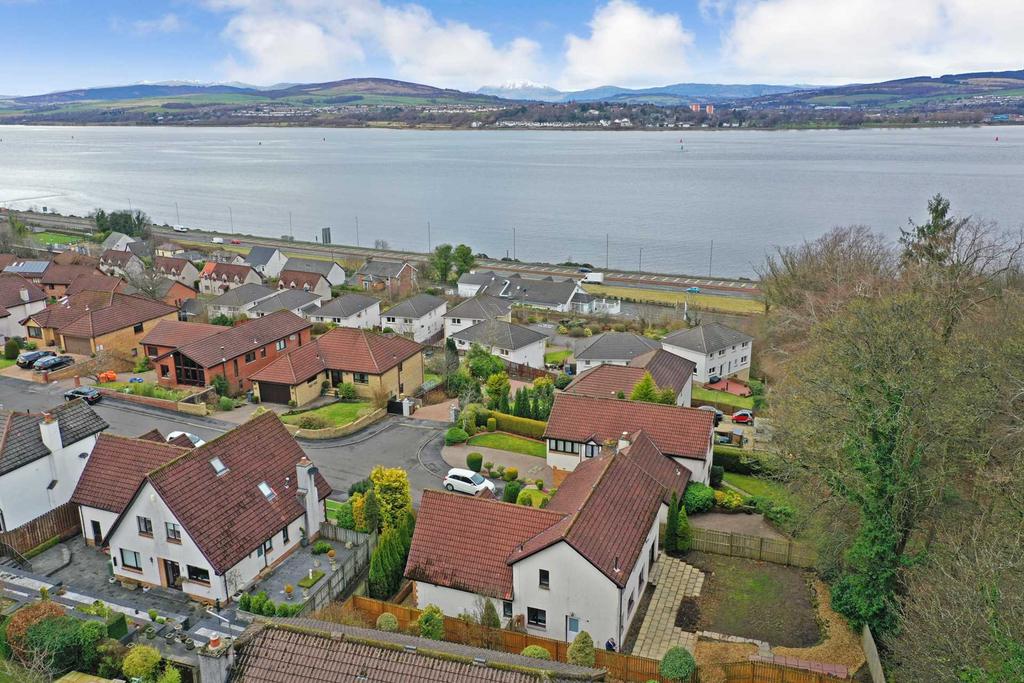 Douglas Avenue, Langbank 4 bed detached house £310,000