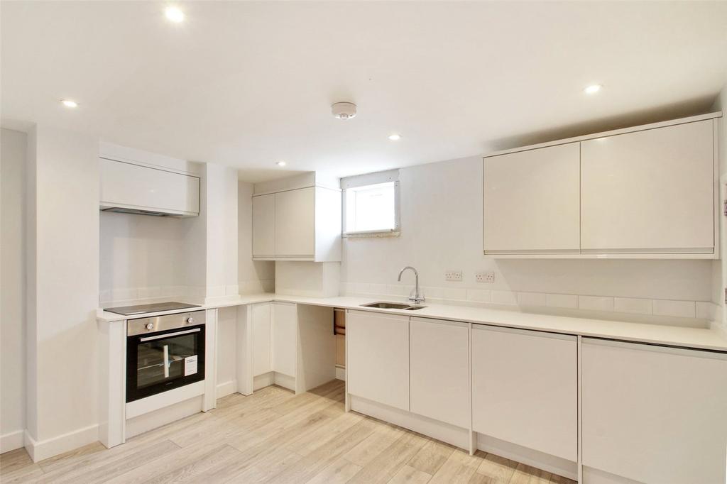 1 Saxon Road, Faversham, ME13 2 bed apartment £1,050 pcm (£242 pw)