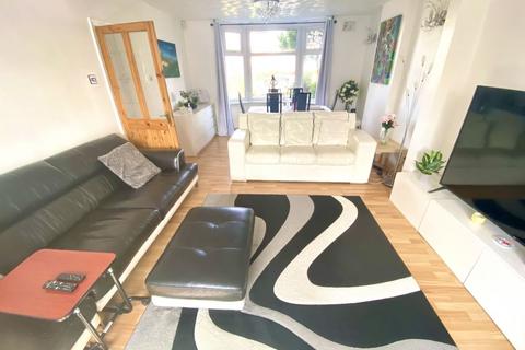 48 Overlea Drive, Manchester, M19 1QU