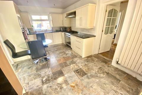 48 Overlea Drive, Manchester, M19 1QU