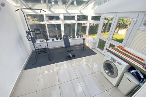 48 Overlea Drive, Manchester, M19 1QU