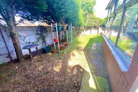 48 Overlea Drive, Manchester, M19 1QU