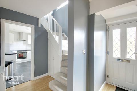25 Fellowes Way, Stevenage, SG2 8BW