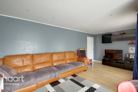 25 Fellowes Way, Stevenage, SG2 8BW