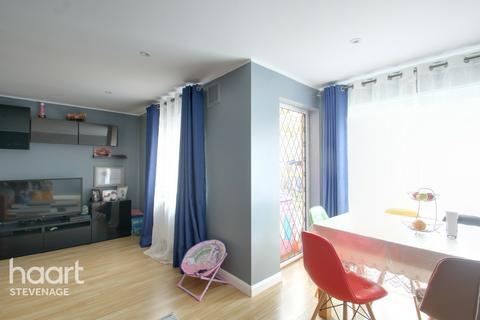 25 Fellowes Way, Stevenage, SG2 8BW